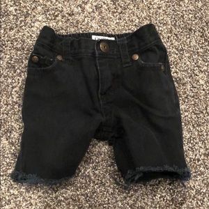 Oshkosh cut off skinny black shorts